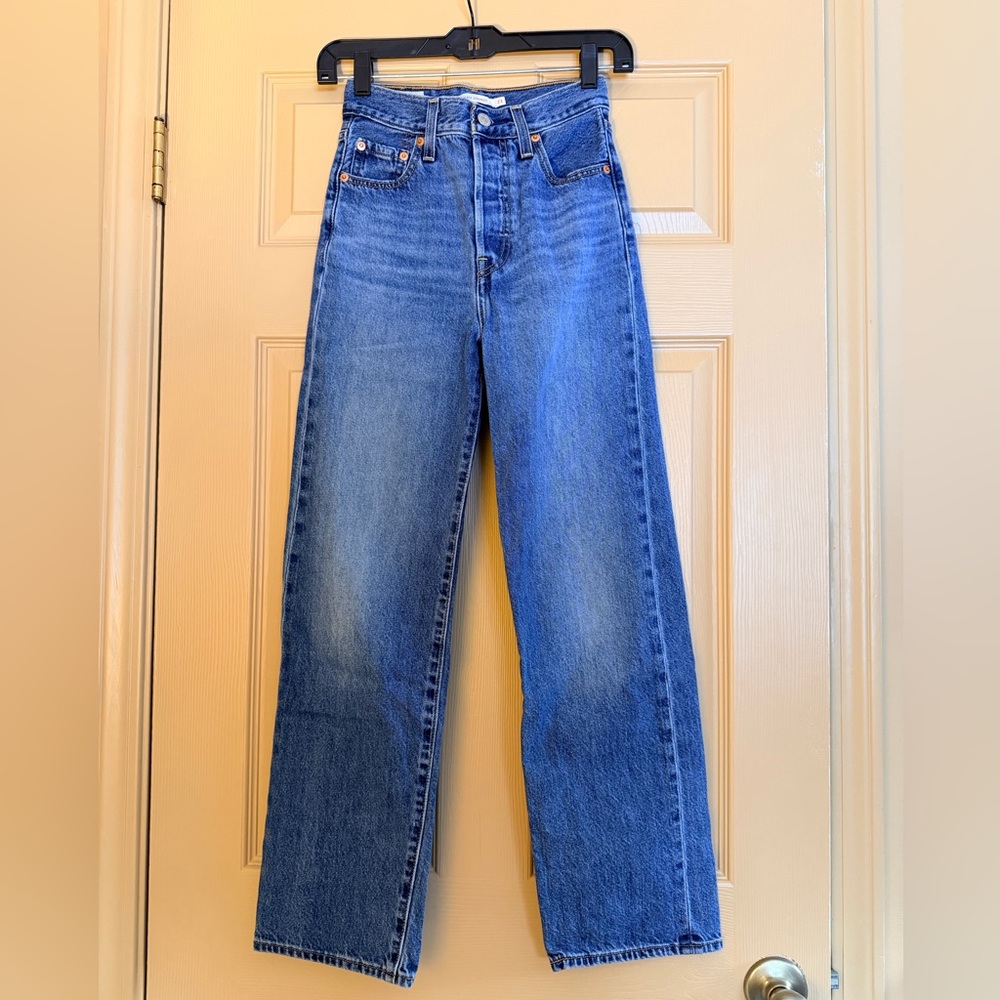 Levi's Women's Ribcage Straight Leg Jeans in Classic Blue